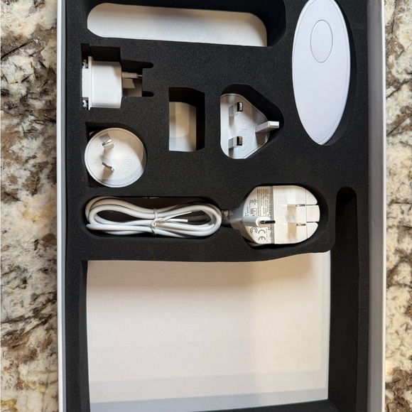 Omnilux Contour Face Mask - White and Green - Picture 5 of 5